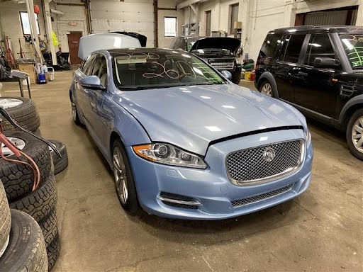 2016 - JAGUAR XJ SERIES (2008 UP) - Used - Strut (see also Knee Assy) - front, 3.0L, RWD (RH & LH )