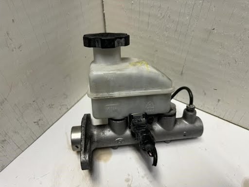 2005-HYUNDAI ELANTRA-Master Cylinder-rear disc brakes, ABS, traction control