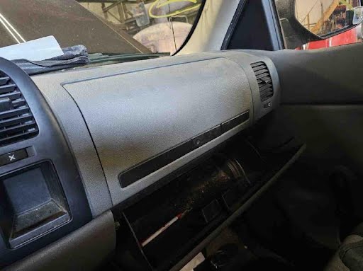 2009 - CHEVY TRUCK-SILVERADO 1500 (1999 UP) - Used - Glove Box - Front; Crew Cab, Ext Cab & Std Cab; W/O UPLEVEL SLT PACKAGE; dark titanium