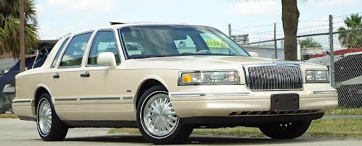 1997 LINCOLN OTHER - TOWN CAR Used CD Player/Radio CD changer (remote 10 disc) - F6VF-18C830-AB