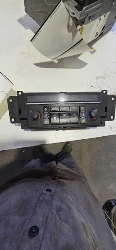 2011-CADILLAC ESCALADE-EXT-AC Control/Heater (see also Radio or TV Screen)-(dash mounted)
