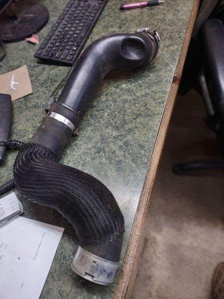 2017 GMC TRUCK-CANYON Used Intercooler Outlet Air Hose - Part No : 84084529