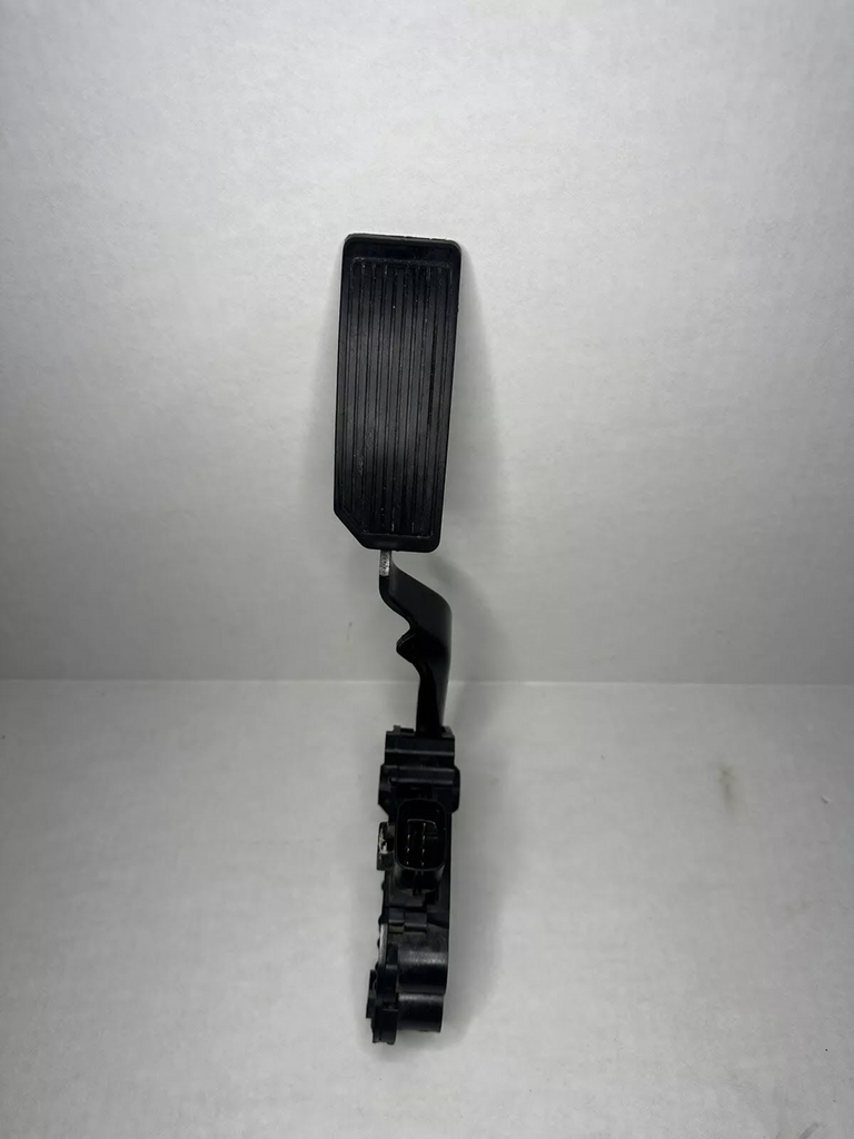 2004 NISSAN MURANO Used Accelerator PEDAL ASSY - P/N - 18002-CA100