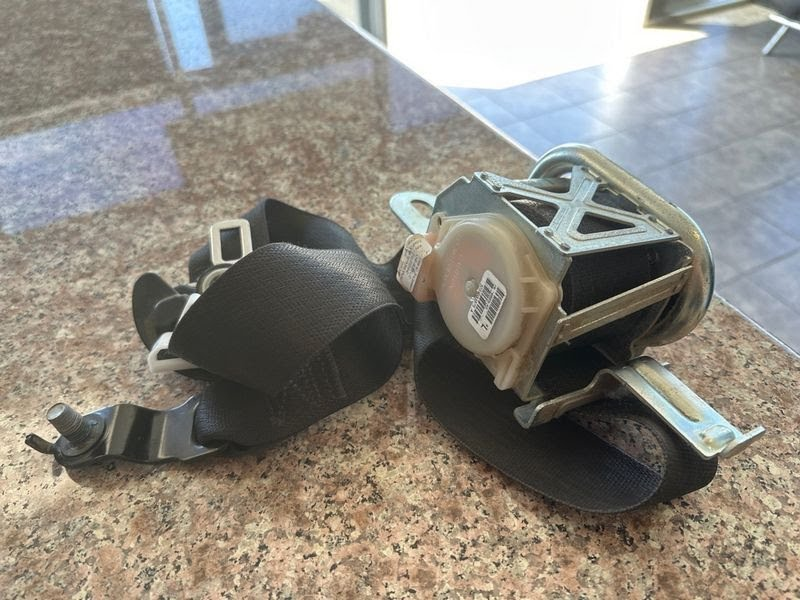 2014 JEEP GRAND CHEROKEE Used Seat Belt Front (bucket seat), passenger, retractor (Black)