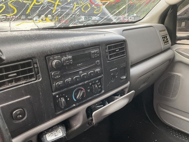 2004 FORD TRUCK-F350 SUPER DUTY CD Player/Radio AM-FM-CD (single disc), ID 4L2T-18C815-DA