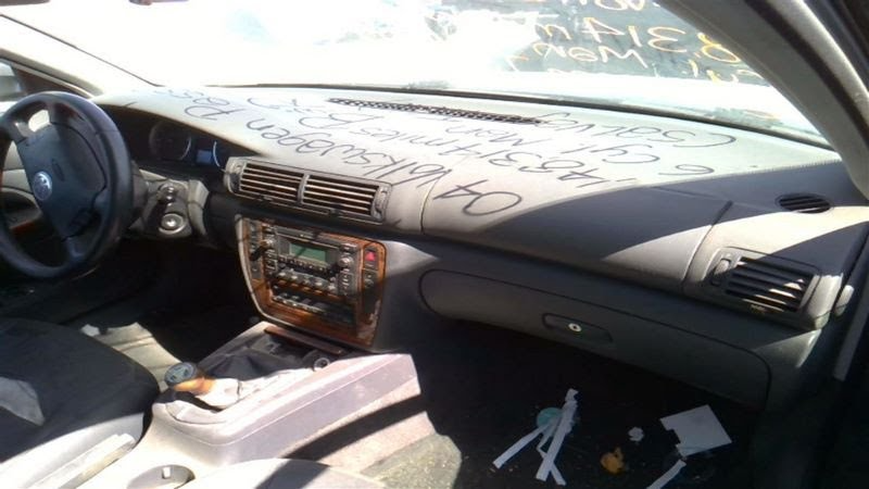 2003 VOLKSWAGEN PASSAT Used Dash Panel w/o W8 - Black