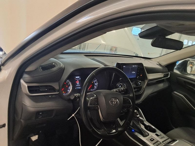2021 Toyota Highlander Used Door Front Passenger w/o laminated glass; RH (Color White )