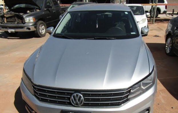 2017 Volkswagon Passat Used Grill - w/o R-Line upper, w/o automatic braking system; halogen headlamps