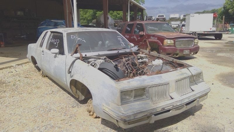 1985 OLDSMOBILE CUTLASS Used Grille - 2 Dr Right & Left