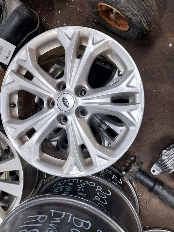 2012 Ford Fusion Used Wheel 17x7-1/2, (aluminum), 5 split spokes (painted)