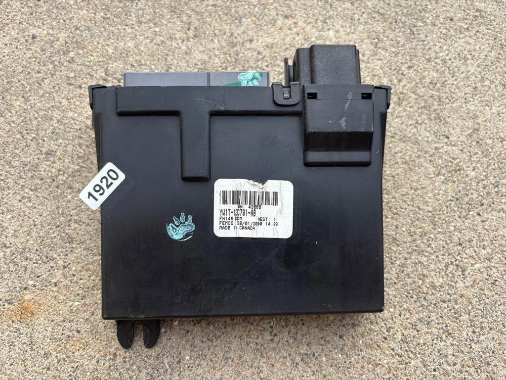 1998 - 2000 LINCOLN TOWN CAR LEFT DRIVER DOOR KEYLESS ENTRY MODULE YW1T-13C791-AB