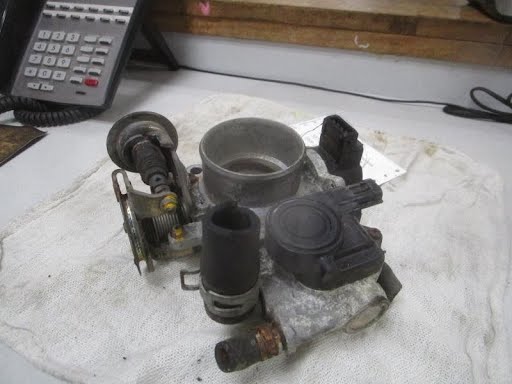 1990 - MAZDA PROTEGE - Used - Throttle Body/Throttle Valve Housing - Throttle Valve Assembly, SOHC, AT ( 1.8L )