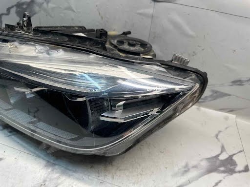 2018 - BMW 320I - Used - Headlight Assembly - (LED), (without black bezel), w/o adaptive headlamps; LH