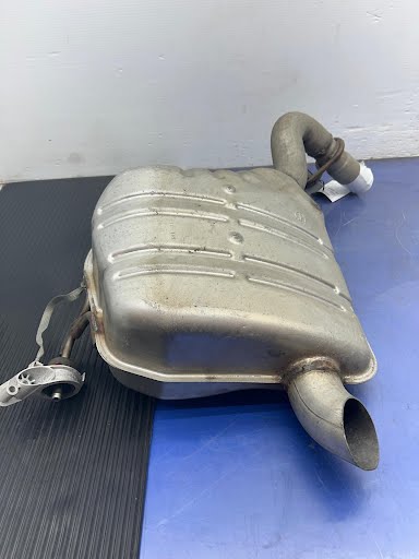 2021 - JEEP GRAND CHEROKEE - Used - Exhaust Muffler - Grand Cherokee L; 3.6L; (6-220); 3.6 LITER; w/bright exhaust - RH