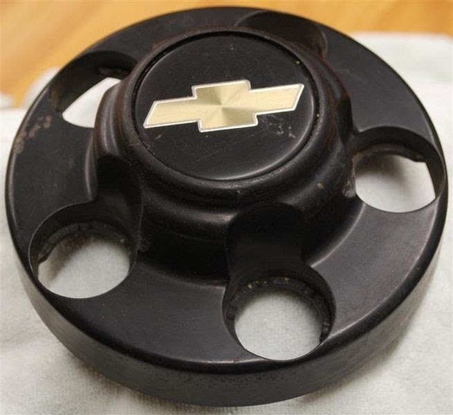 1988 CHEVY TRUCK-1500 SERIES (1988-1999) Used Center Cap (Wheel) Center Cap (Wheel) And Ring - 15661737