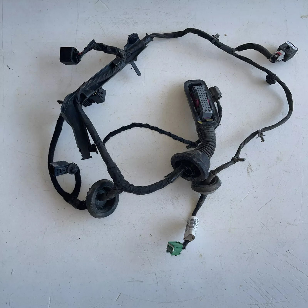 2015 CHEVY TAHOE Used Engine Wiring Harness -Door Front LH p/n- 84305359