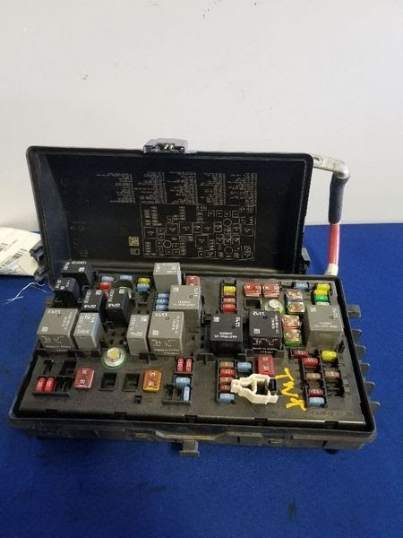 2014 CHEVY CRUZE Used Fuse Box (Engine) P/n- 95442177 - AT, extended range keyless remote (opt ATH)