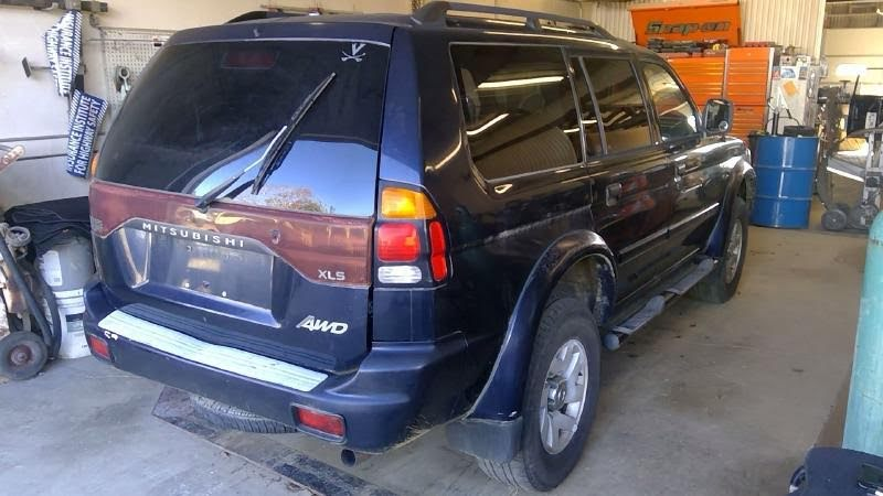 2003 MITSUBISHI MONTERO-SPORT Used Air intake duct tube mr404229