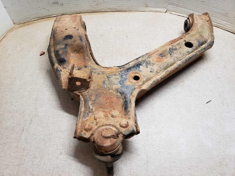 1995 CHEVY TRUCK-SILVERADO 1500 (1999 UP) Used Control Arm Front Lower 4x4, riveted and bolted ball joint Left