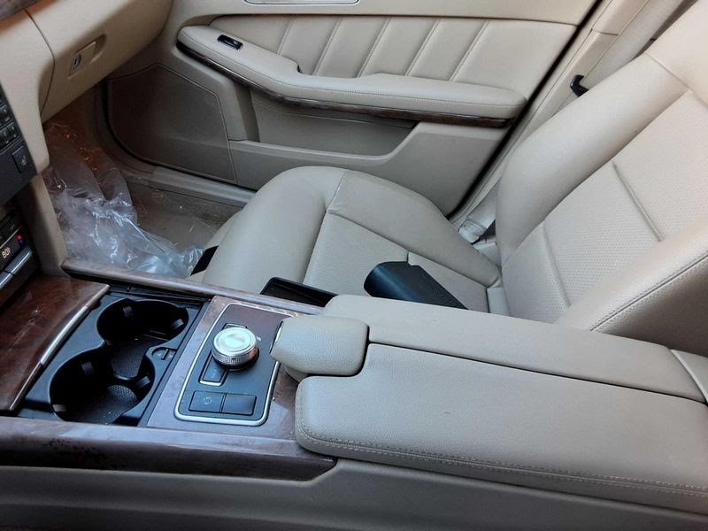 2013 MERCEDES E CLASS Used Console Front 212 Type, floor, Sdn, E350 - 21268000398P08 - Beige (Tan)