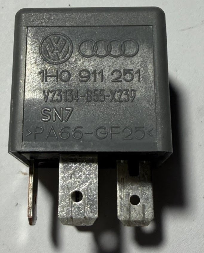 2009 VOLKSWAGEN BEETLE/BUG Used Power Relay - 1H0 911 251