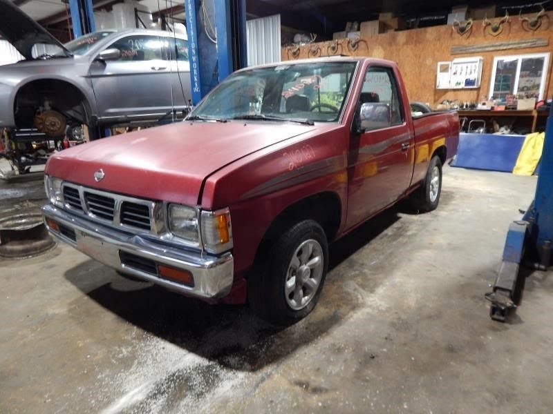 1997 Nissan Truck Used Steering Knuckle 4x2, RH