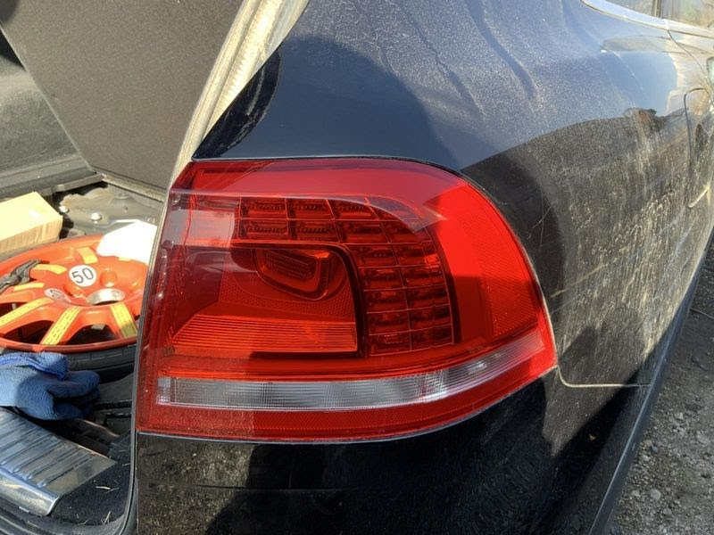 2016 VOLKSWAGEN TOUAREG Used Tail Light (LED), quarter panel mounted, RH