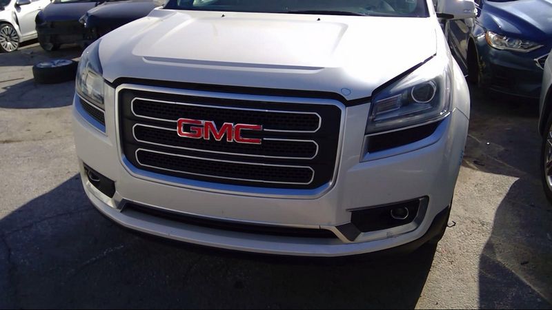 2013 GMC Acadia Bumper Assy (Front) includes cover SLT