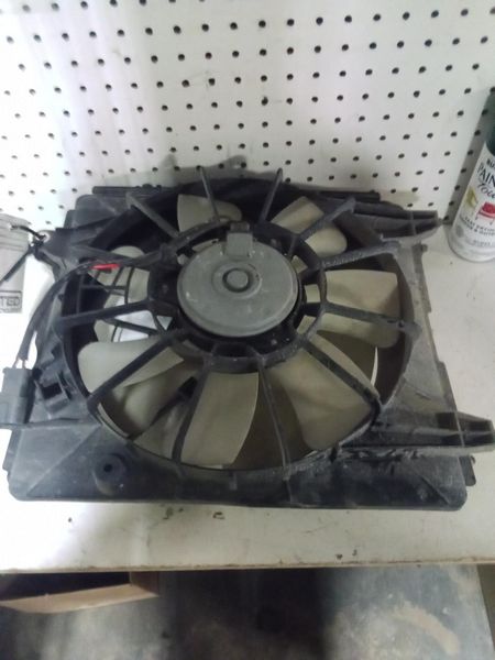 2007 Acura CSX  Condenser/Radiator mtd. Cooling Fan Fan Assembly, (2.0L, 4 cylinder), condenser (RH)