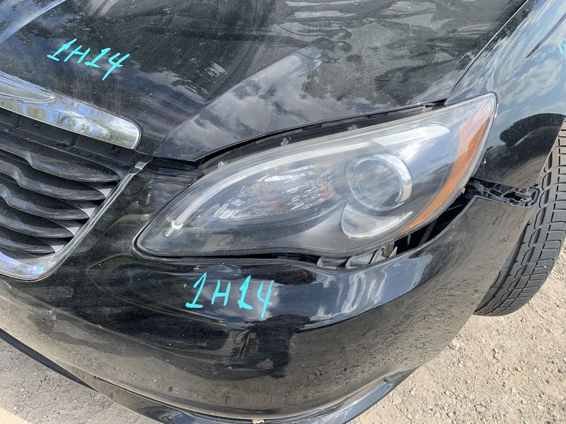 2011 Chrysler 200  Headlight Assembly black bezel, chrome insert, LH