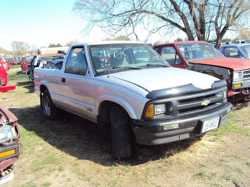 1994 - CHEVY S10/S15/SONOMA - Used - Door Front - oval wiring harness hole, manual Right