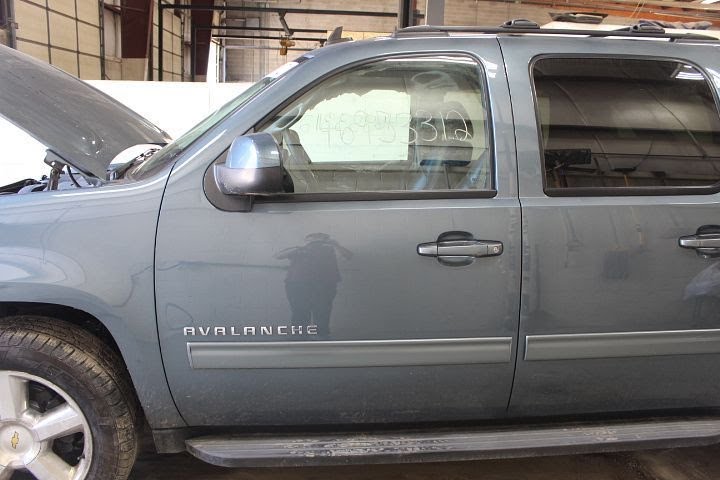 2012 - CHEVY TRUCK-AVALANCHE 1500 - Used - Interior Trim Panel Door (Front) - Front Left Inner; LS, LT & LTZ; 4WD & RWD; AVALANCHE; w/power lumbar seats ebony