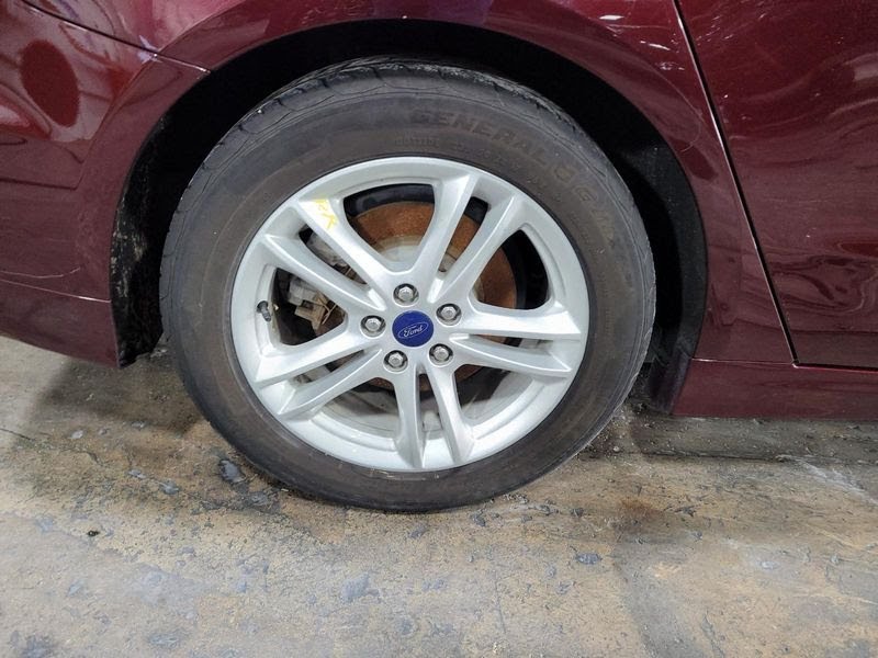 2018 - FORD FUSION - Used - Wheel - 17x7-1/2, (aluminum), (10 spoke, painted), twin spoke (sparkle silver)