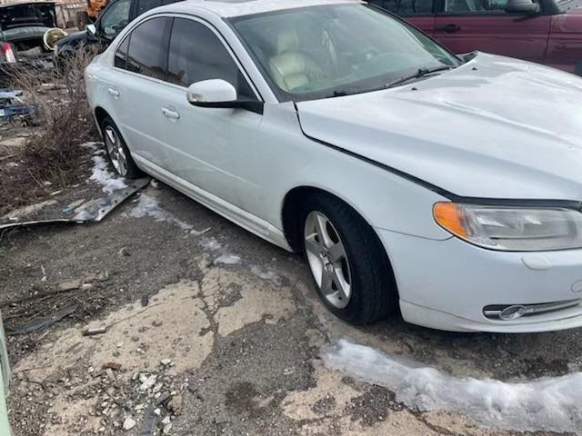 2010 VOLVO 80 SERIES Used Hood Pearl White