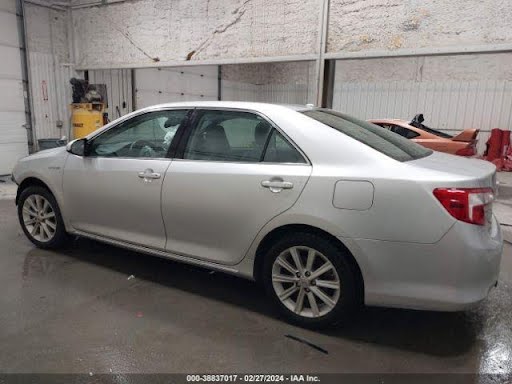 2014 - TOYOTA CAMRY - Used - Hatch/Trunk Lid - w/o spoiler; rear view camera, keyless ignition (Smart Key)