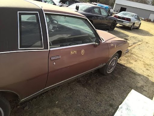 1982 - PONTIAC GRAND PRIX - Used - Quarter Window - vinyl roof Right