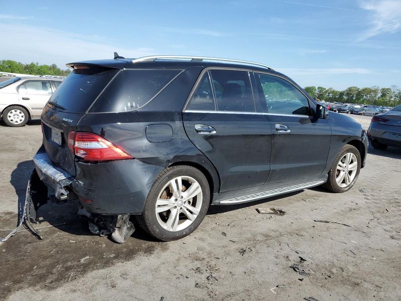 2014 - MERCEDES ML SERIES - Used - Glove Box - ML550; Front; w/leather gray