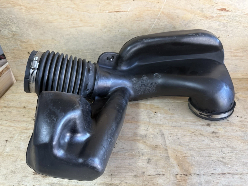 2004-CHEVY TAHOE-Engine Air Intake hose - Part Number: 696-402