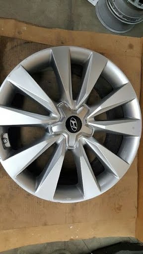 2016 - HYUNDAI AZERA - Used - Wheel -  (US market), 19x8 (alloy, 10 spoke, covered lugs)