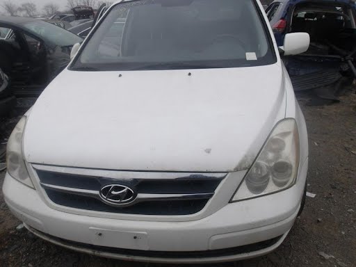 2007 Hyundai Entourage - Used - Headlight Assembly - LH & RH