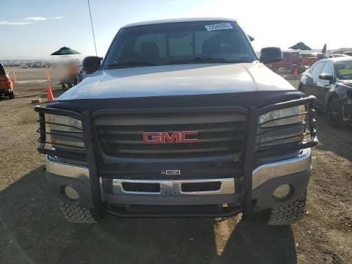 2004 - GMC TRUCK-SIERRA 2500 (1999 UP) - Used - Bumper Assy (Front) includes cover - (chrome), fog lamps