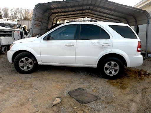 2005 - KIA SORENTO - Used - Steering Knuckle (see also Knee & Strut) - 4x4, w/o ABS; LH