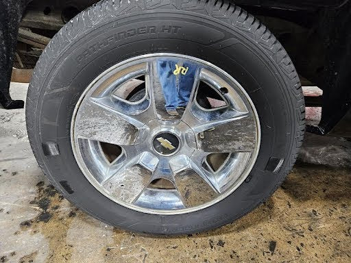 2009 - CHEVY TRUCK-SILVERADO 1500 (1999 UP) - Used - Wheel - 20x8-1/2, 5 spoke, covered lug nuts, flat spoke (opt S83)