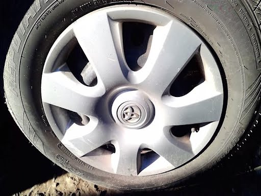 2003 TOYOTA CAMRY Used Hub Cap/Wheel Cover 15" (7 spoke)