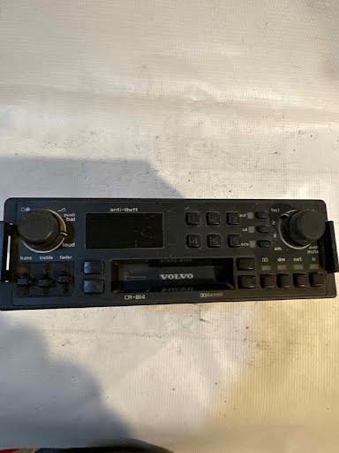 1994 VOLVO 940 USED Radio/CD (see also A/C Control or TV Screen)  receiver (AM-FM-cassette-80 watt), ID CR-814 on radio