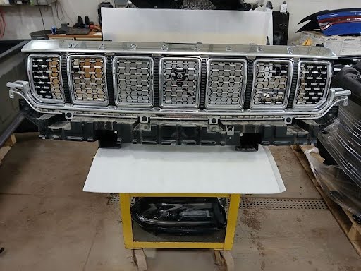 2022-JEEP GRAND WAGONEER-Grille- upper, chrome trim