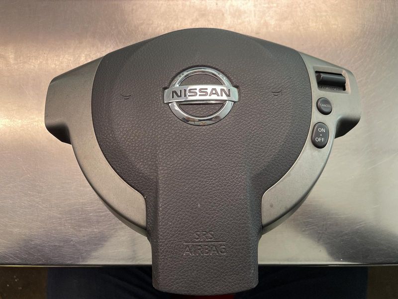 2013 - NISSAN ROGUE - Used - Air Bag - driver, wheel, w/o Bluetooth control