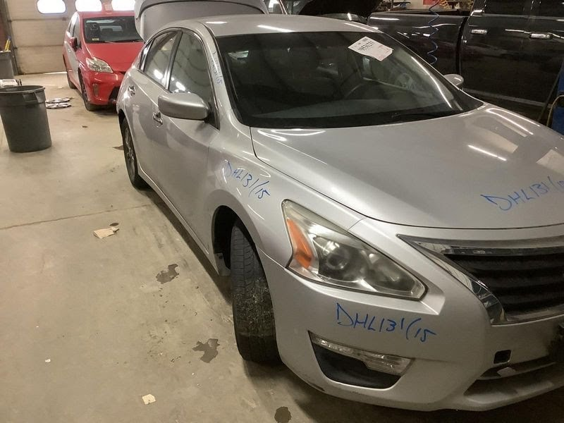 2016 Nissan Altima  Mirror Door Used Power, (Sdn), non-heated, w/o turn signal; RH (Silver)