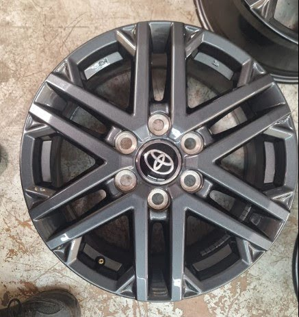 2024 TOYOTA TUNDRA	Used  Wheel 18x7-1/2, 6 V spoke, alloy, silver  (Dark Grey)