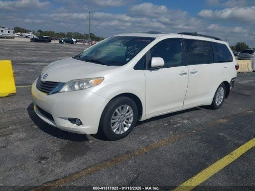2014 TOYOTA SIENNA	Used Wheel	17x7 (alloy), 7 double spoke
